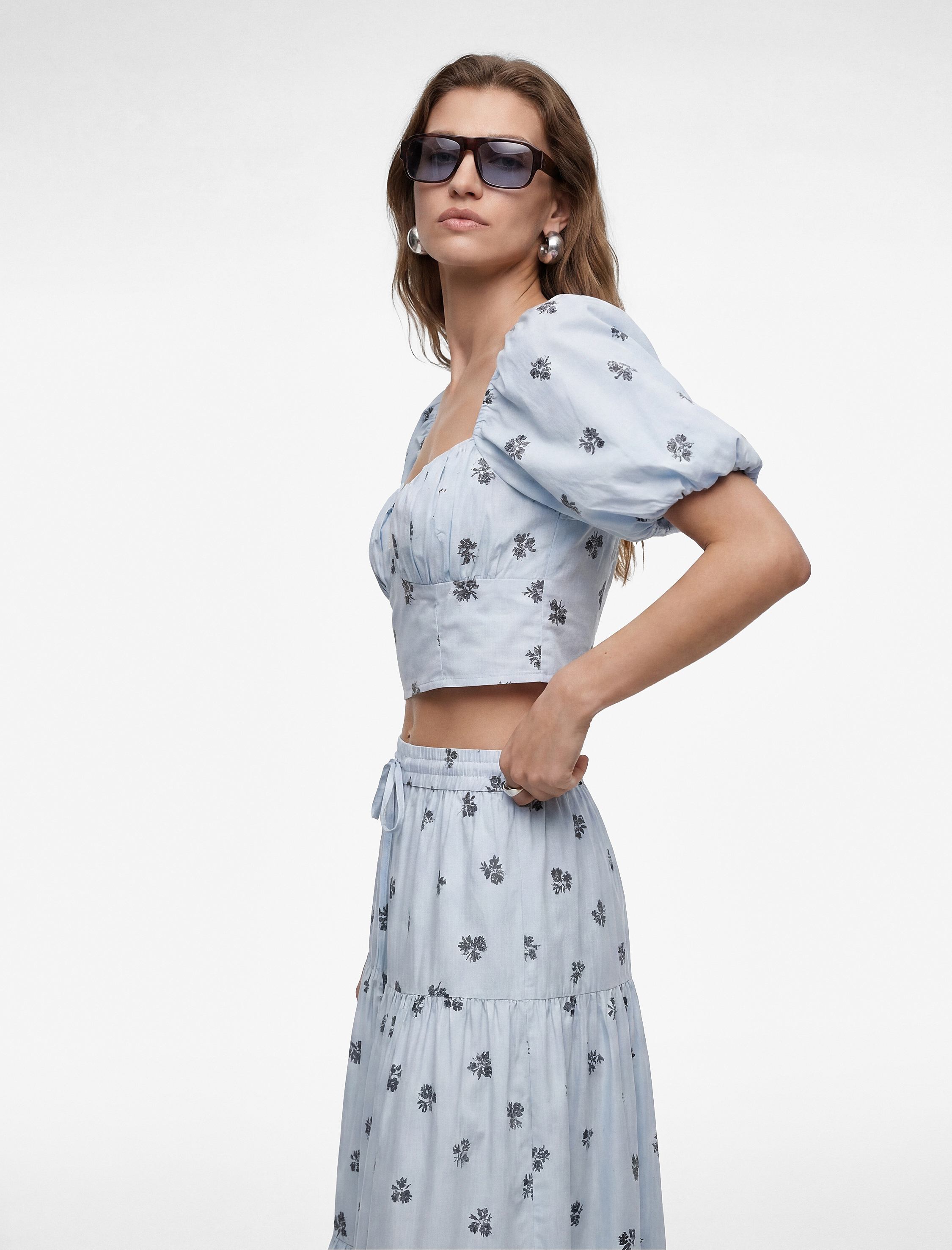   Slim Fit Kalp Yaka Gipeli Kısa Çiçekli Balon Kollu Crop Büstiyer