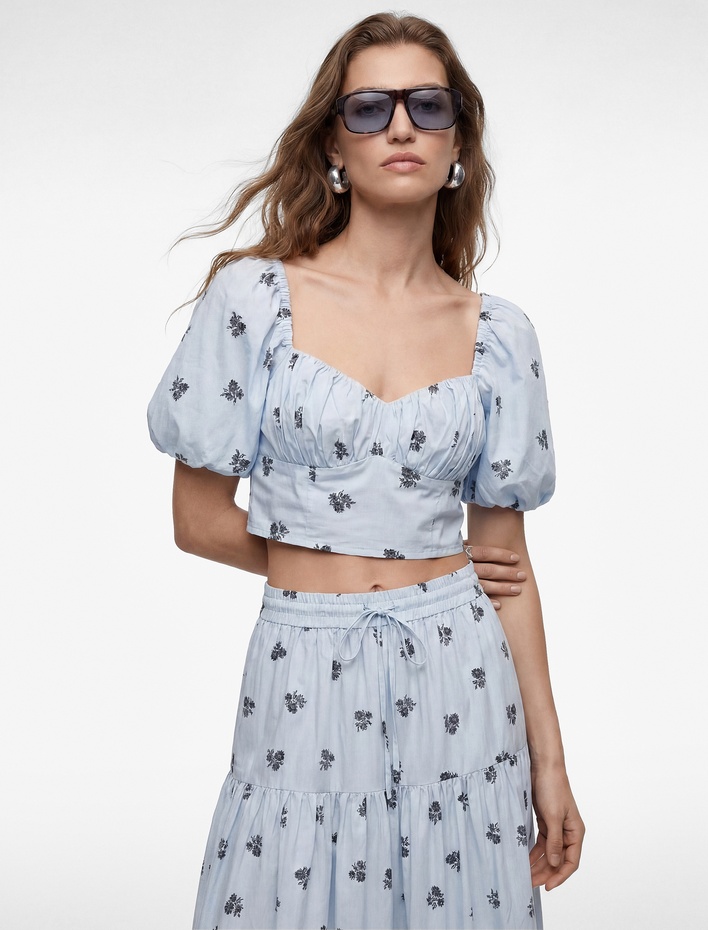  Slim Fit Kalp Yaka Gipeli Kısa Çiçekli Balon Kollu Crop Büstiyer
