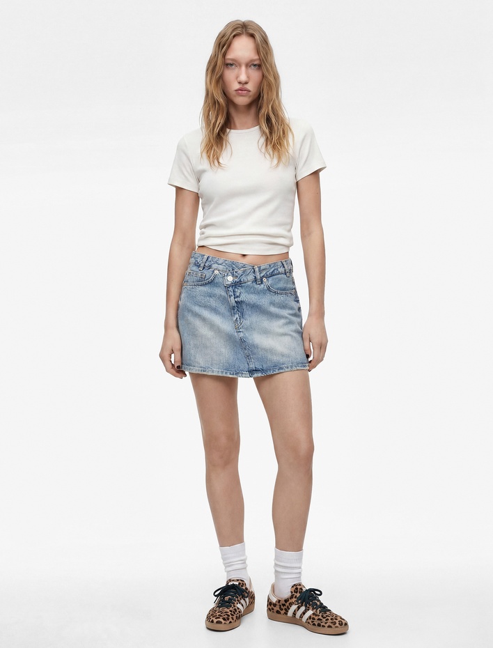  Pamuklu Cepli Düğmeli Asimetrik Mini Denim Etek