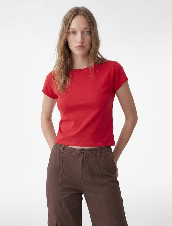  Pamuklu Kısa Kollu Slim Fit Omzu Açık Tişört