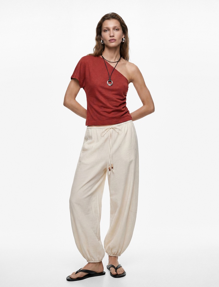  Regular Fit Drape Detaylı Asimetrik Yaka Tek Omuz Bluz