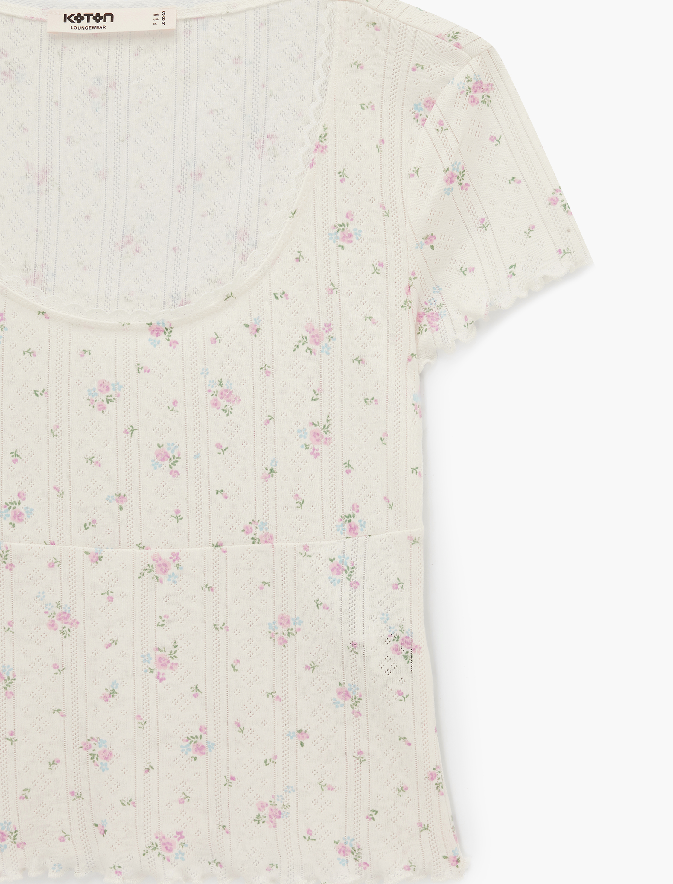   Pamuklu Yuvarlak Yaka Kısa Kollu Çiçek Desenli Pijama Üstü