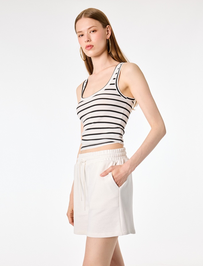  Slim Fit Beli Bağcıklı Cepli Simli Mini Şort