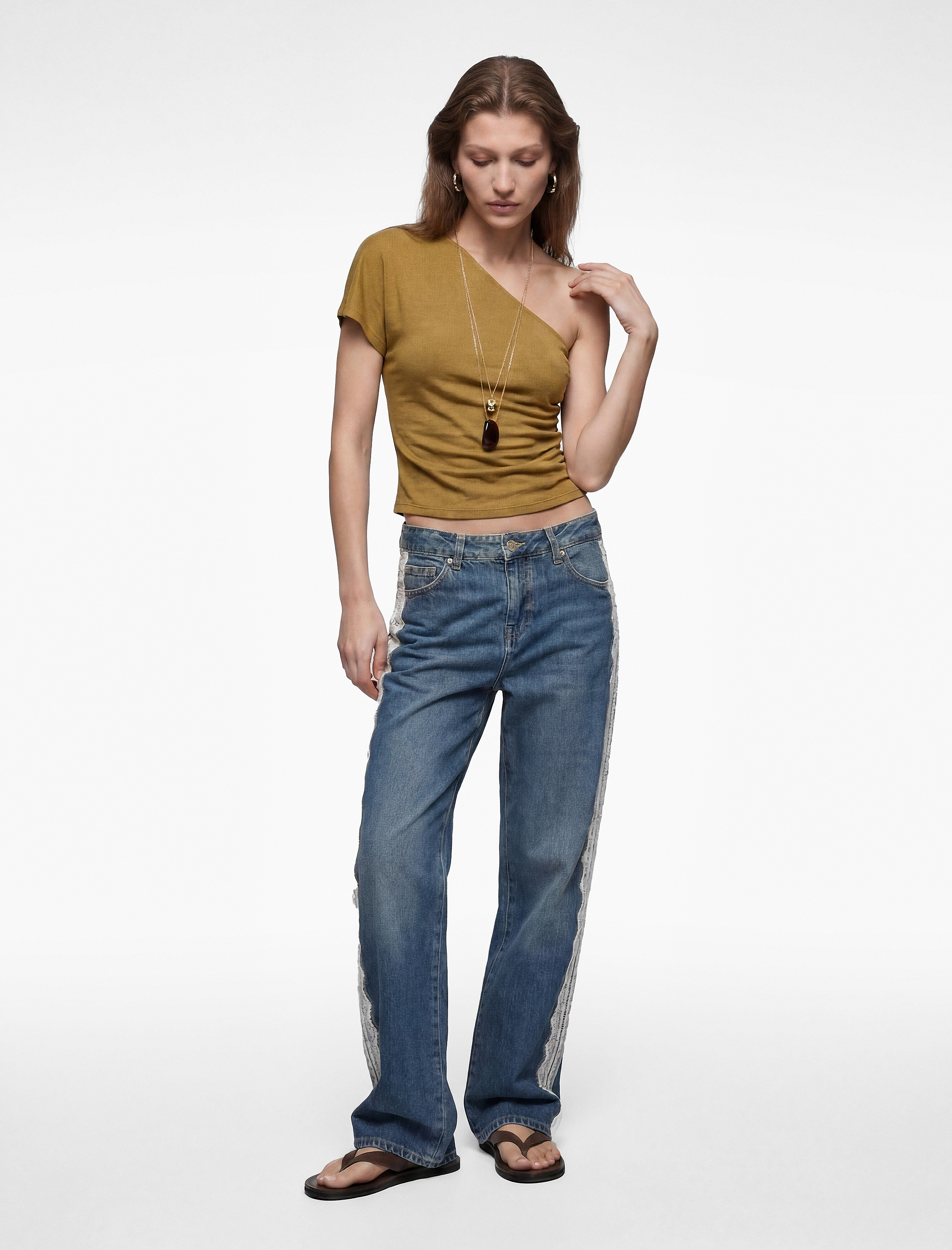   Regular Fit Drape Detaylı Asimetrik Yaka Tek Omuz Bluz