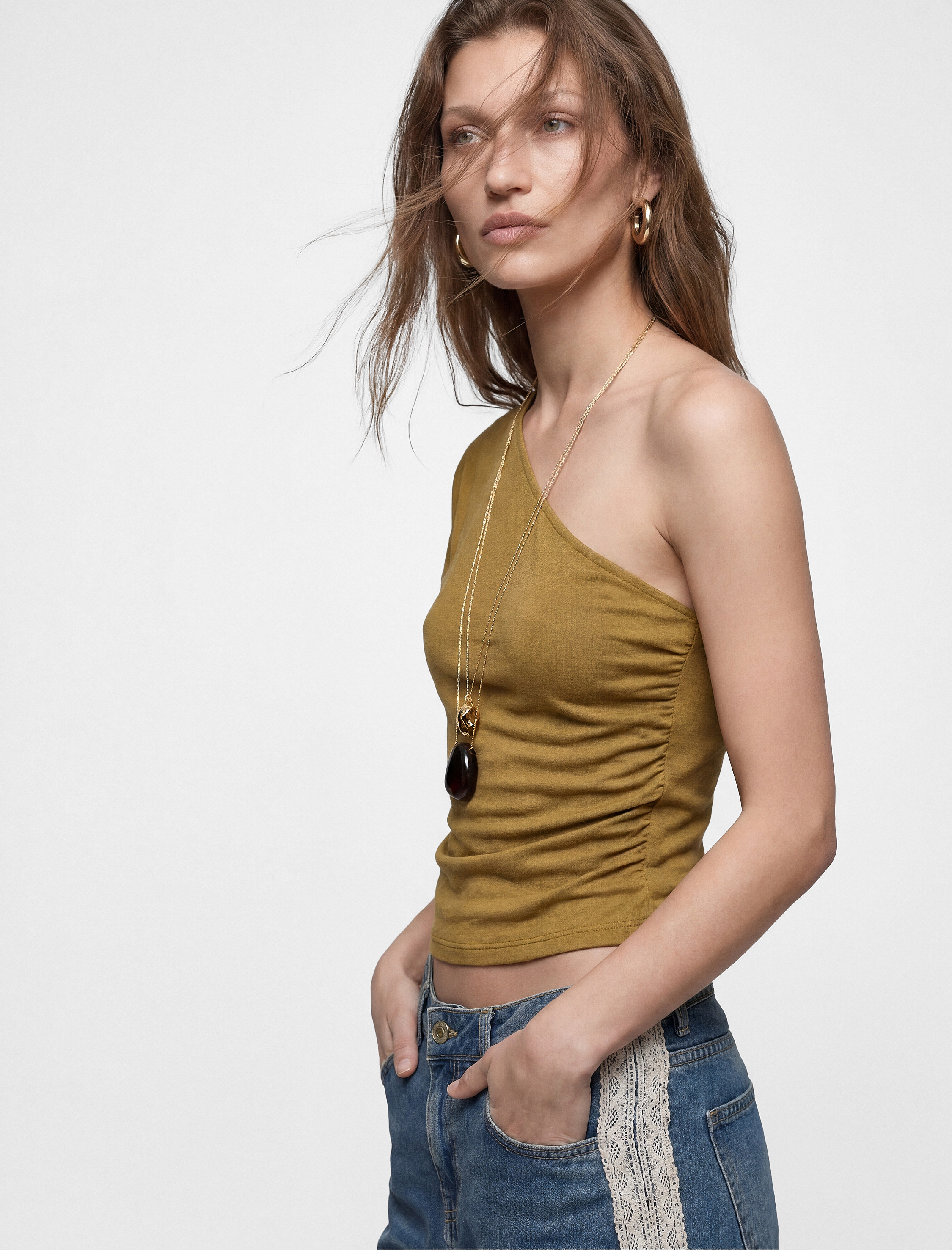   Regular Fit Drape Detaylı Asimetrik Yaka Tek Omuz Bluz