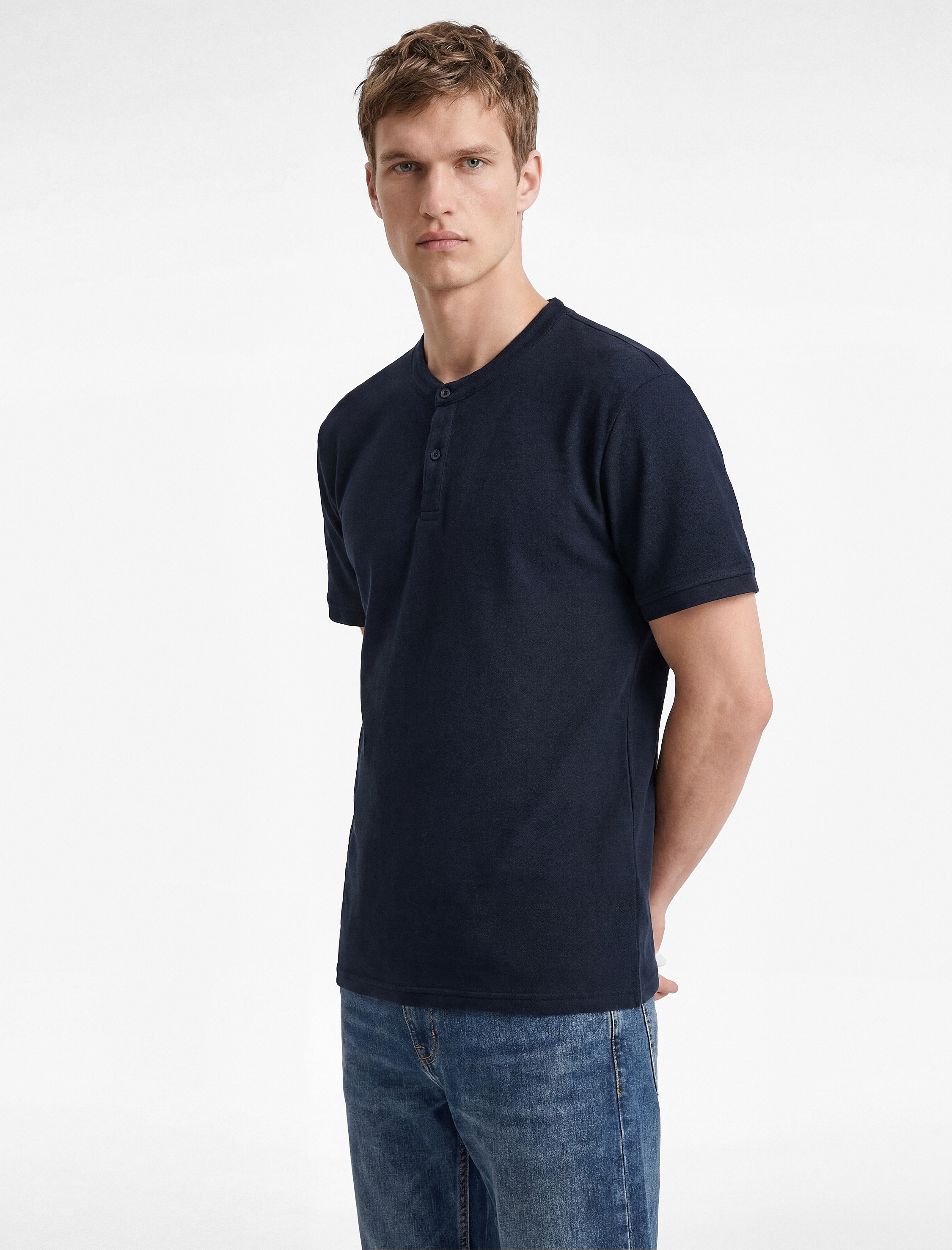   Regular Fit Pamuklu Düğmeli Kısa Kollu Henley Yaka Tişört