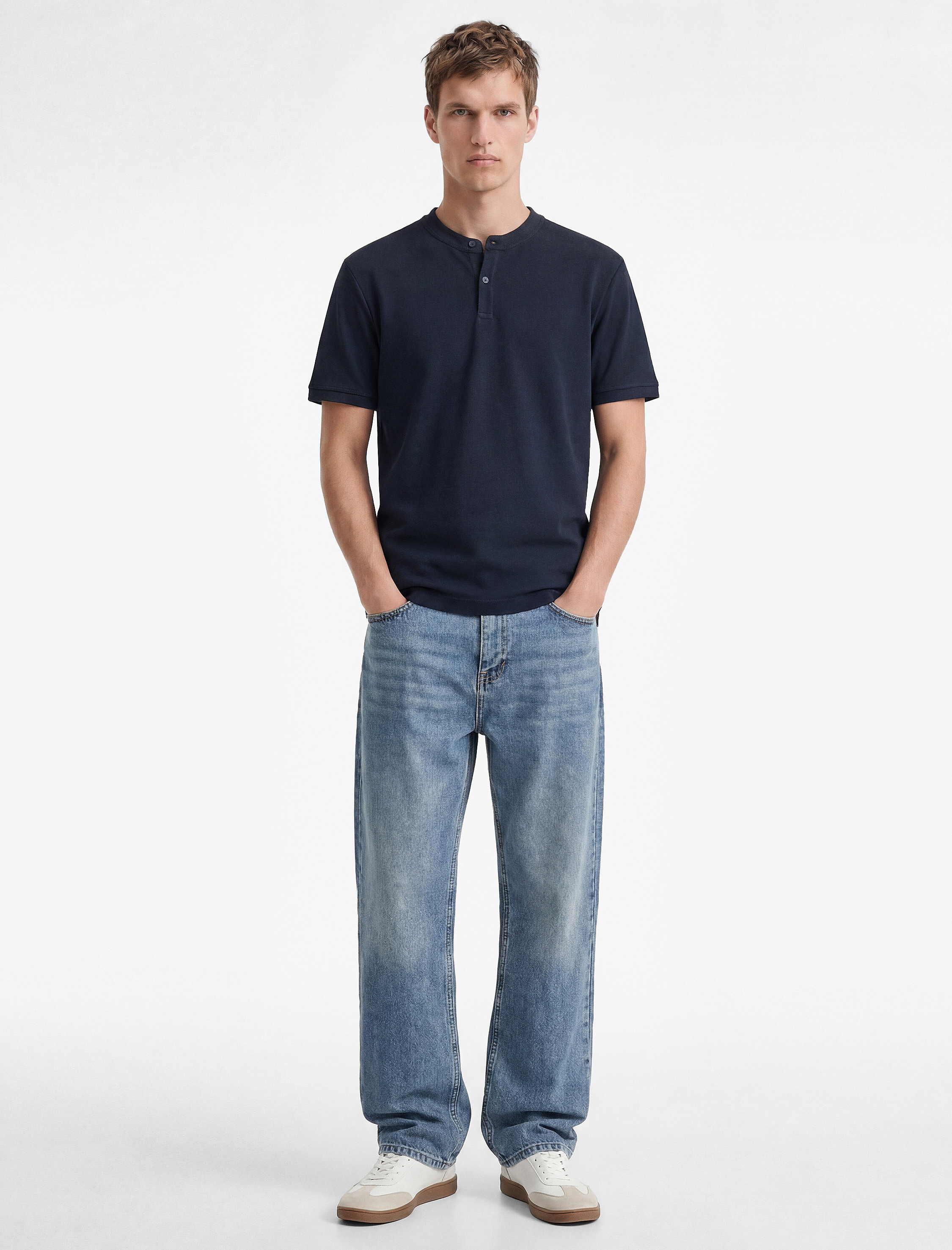   Regular Fit Pamuklu Düğmeli Kısa Kollu Henley Yaka Tişört