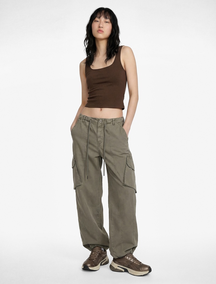 Pamuklu Slim Fit U Yaka Kolsuz Bluz