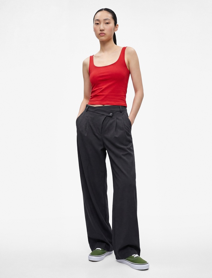  Pamuklu Slim Fit U Yaka Kolsuz Bluz