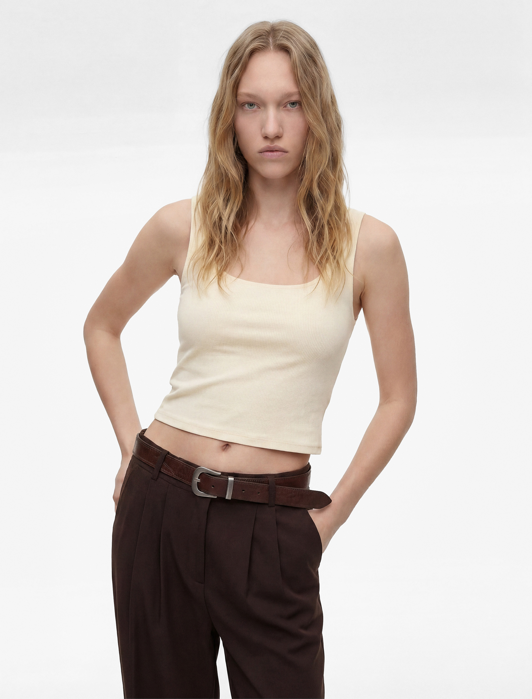   Pamuklu Slim Fit U Yaka Kolsuz Bluz