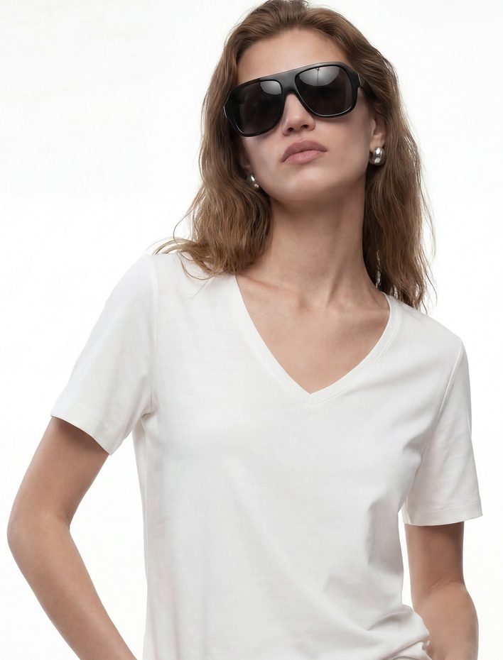  Pamuklu Slim Fit Kısa Kollu V Yaka Tişört