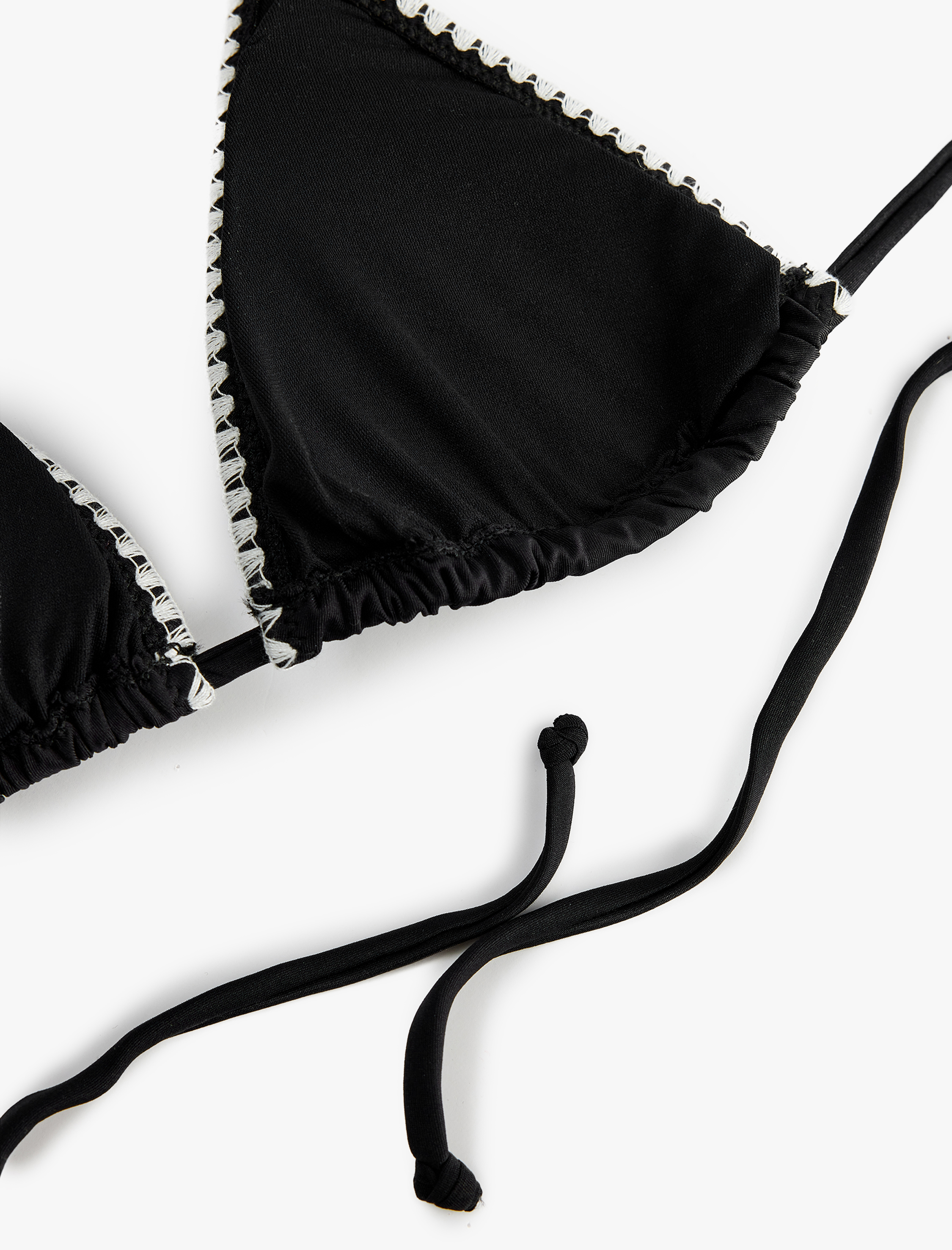   Kroşe Detaylı Üçgen Bikini Üst
