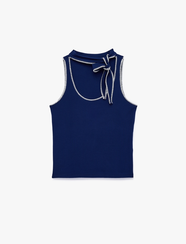  Slim Fit Dikiş Detaylı Viskon Bağlamalı Yaka Kolsuz Bluz