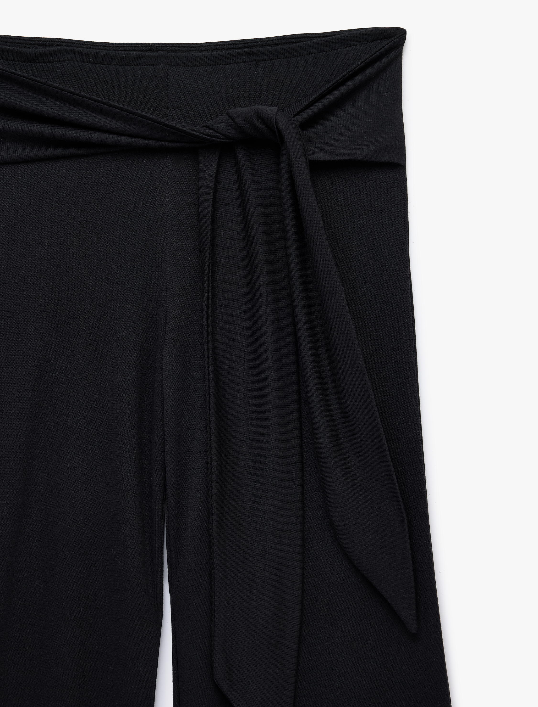  Beli Bağlama Detaylı Modal Geniş Paça Pantolon