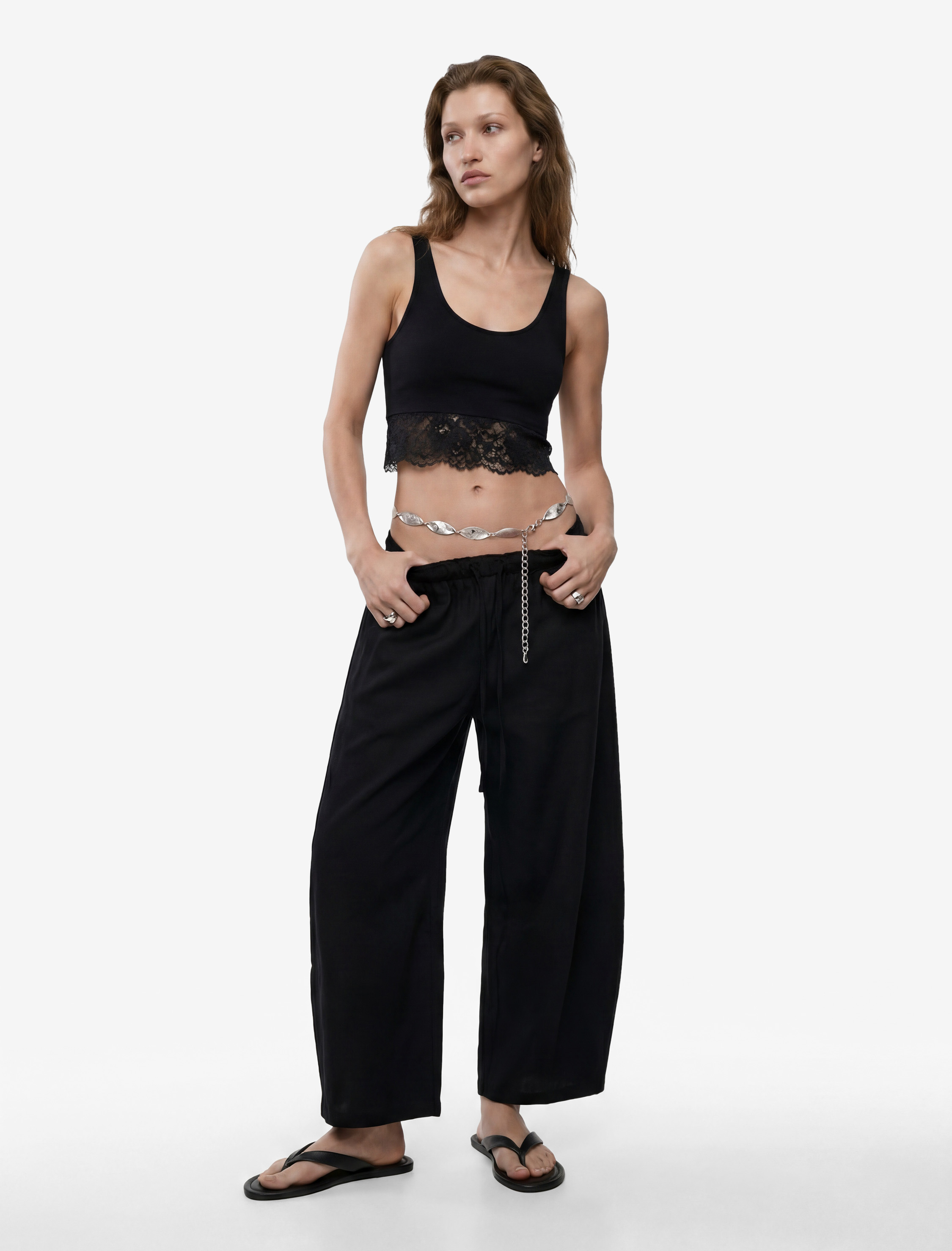   Pamuklu Slim Fit Dantel Detaylı Kalın Askılı Crop Bluz