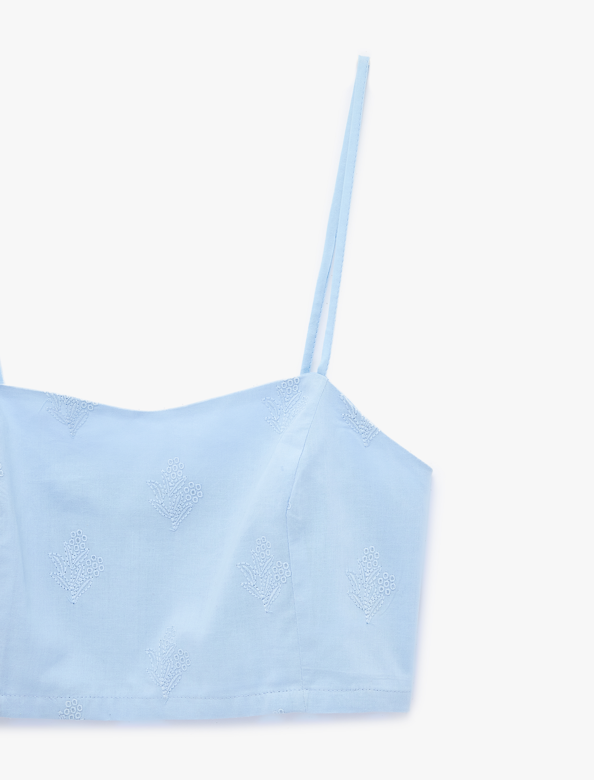   Pamuklu İşlemeli Dar Kesim Halter Yaka Crop Bluz