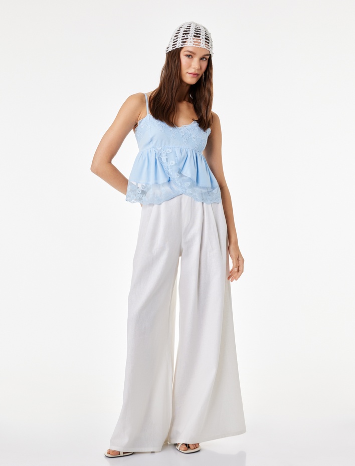  Pamuklu Kruvaze Yaka Kolsuz Dantel Detaylı Crop Top