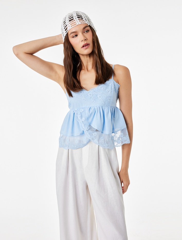  Pamuklu Kruvaze Yaka Kolsuz Dantel Detaylı Crop Top
