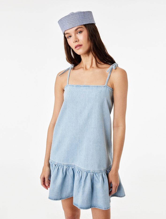  Pamuklu Fiyonklu İp Askılı Kolsuz Volanlı Mini Denim Elbise