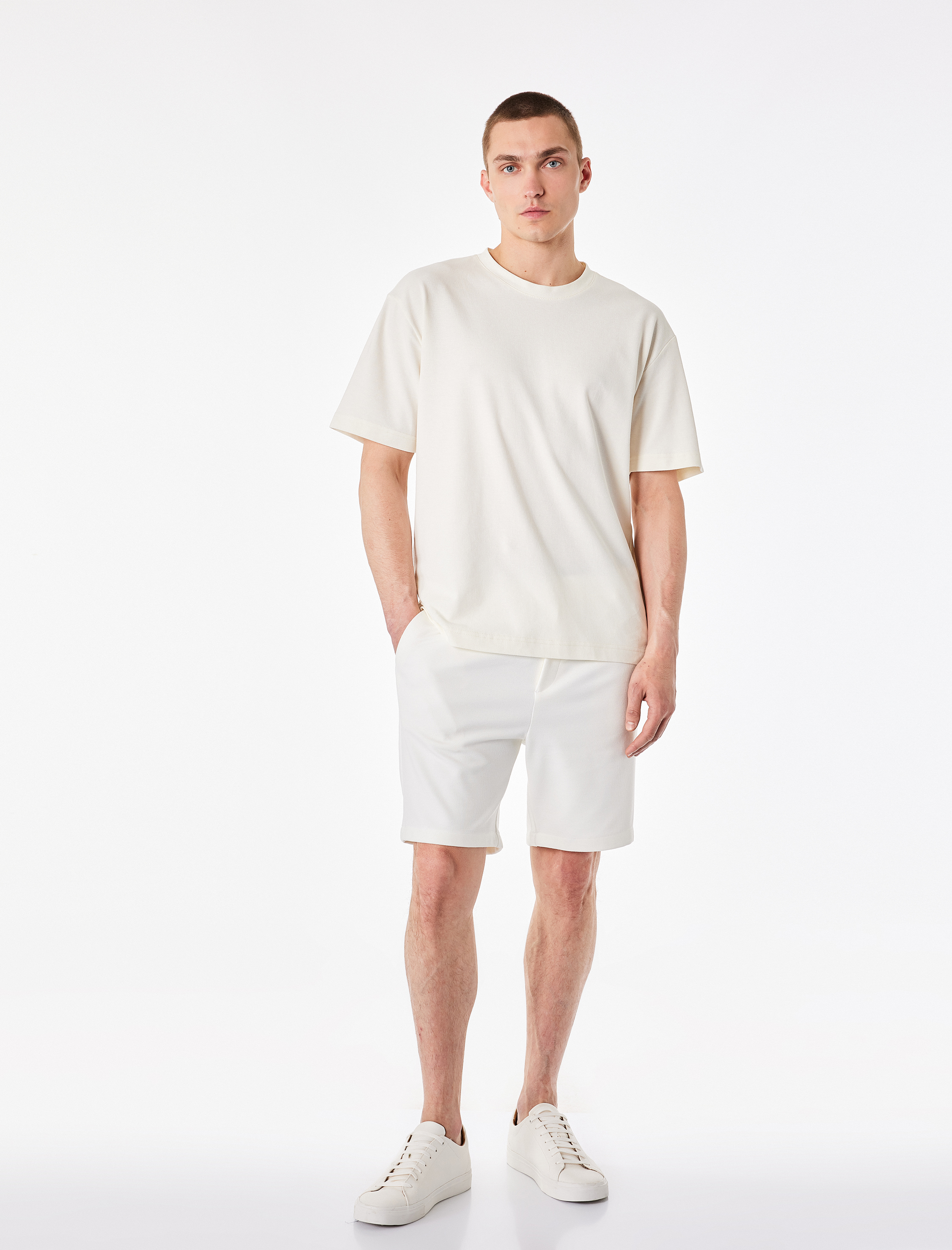   Pamuklu Kısa Kollu Bisiklet Yaka Basic Oversize Tişört