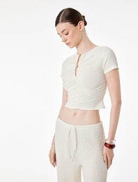 Bürümcük Kumaş Dokulu Slim Fit Kısa Kollu Pencere Detaylı Drapeli Bel Vurgulu Crop Bluz