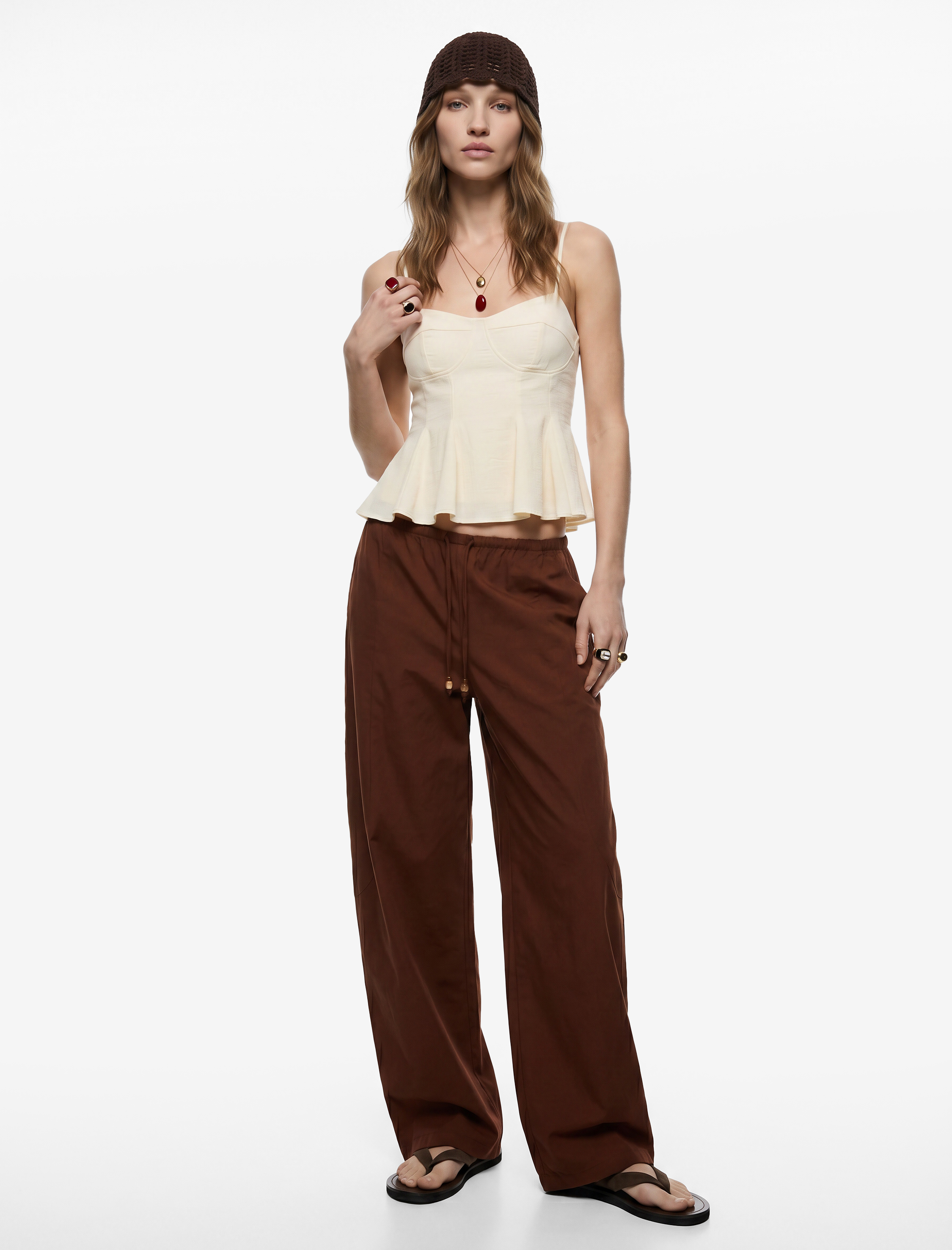   Viskon Kumaş Dokulu Slim Fit Volümlü Peplum İnce Askılı Bluz