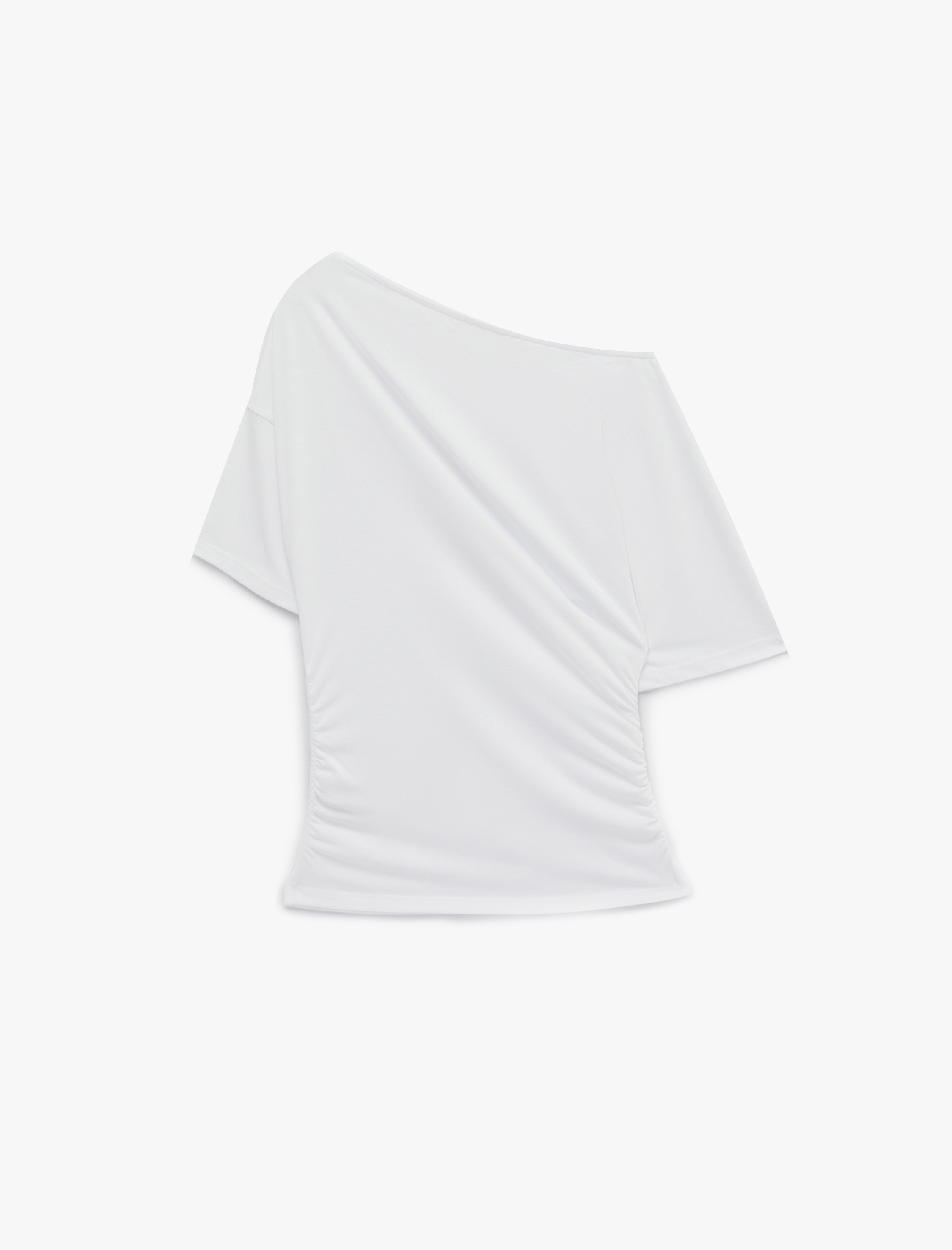   Slim Fit Drape Detaylı Omzu Açık Kayık Yaka Tişört