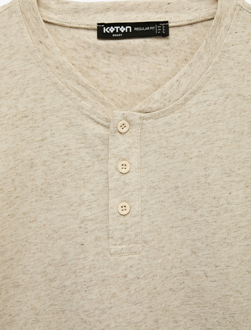 Ekru Erkek Keten Karışımlı Regular Fit Düğmeli Henley Yaka Kısa