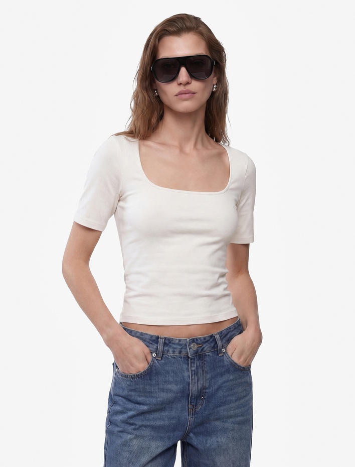  Pamuklu Slim Fit Kısa Kollu Kare Yaka Tişört