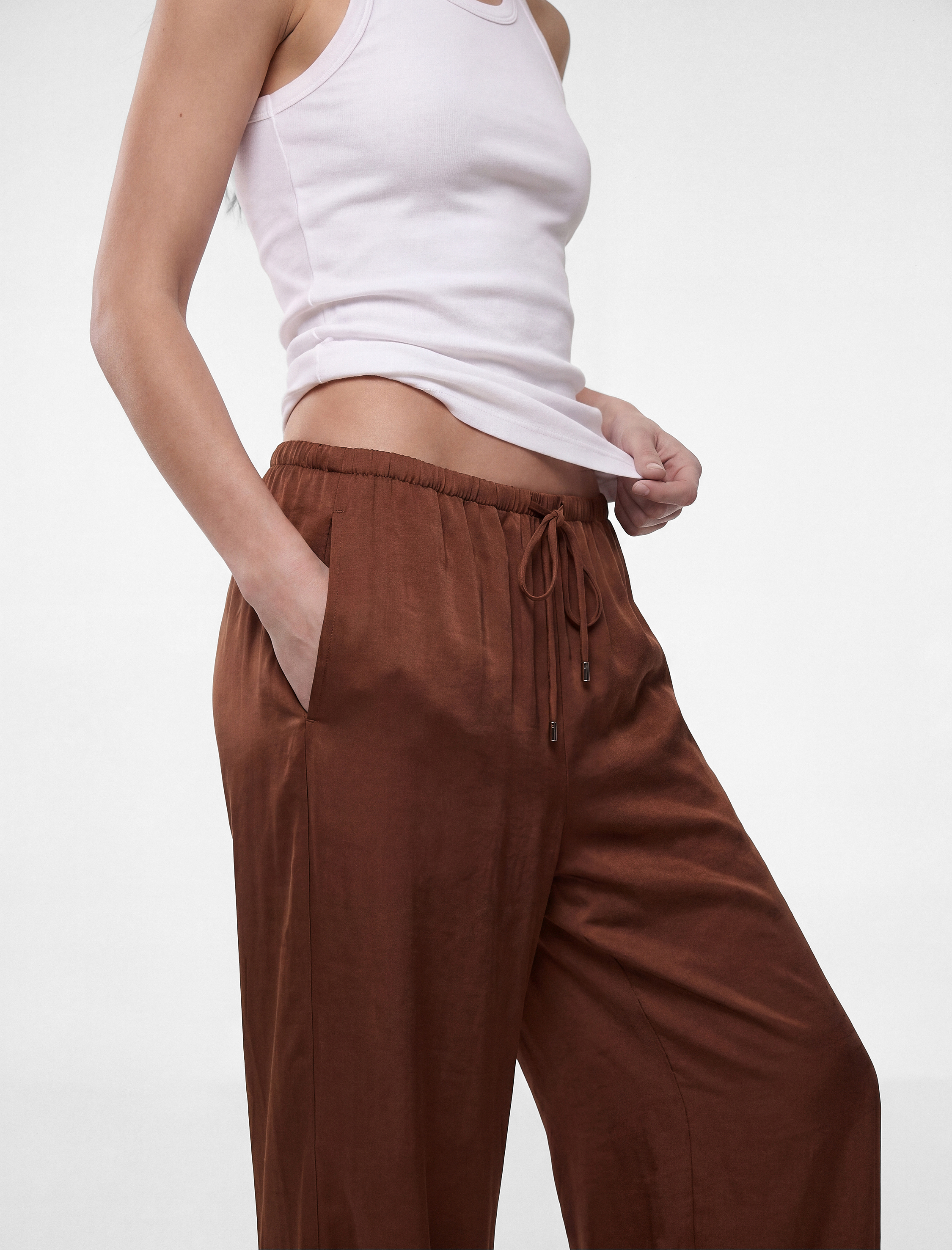   Aerobin Kumaş Straight Fit Cepli Düz Geniş Paça Saten Pantolon