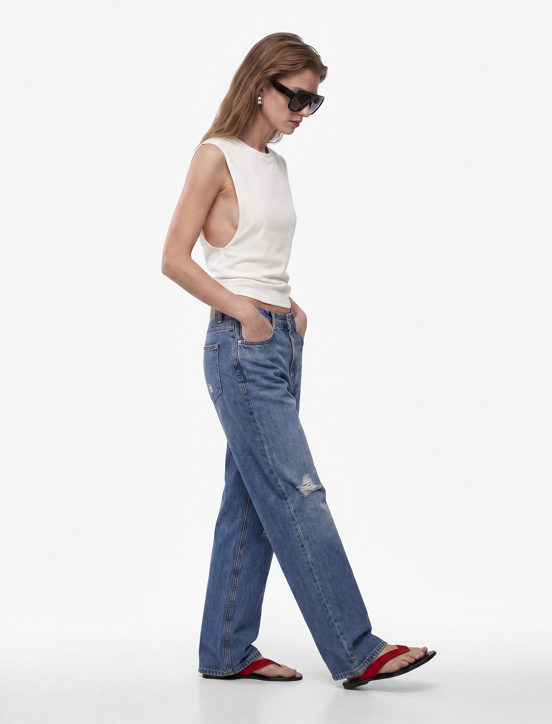   Pamuklu Slim Fit Bisiklet Yaka Kolsuz Sırt Detaylı Bluz