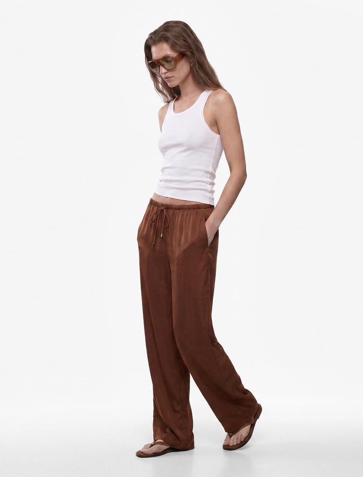  Aerobin Kumaş Straight Fit Cepli Düz Geniş Paça Saten Pantolon