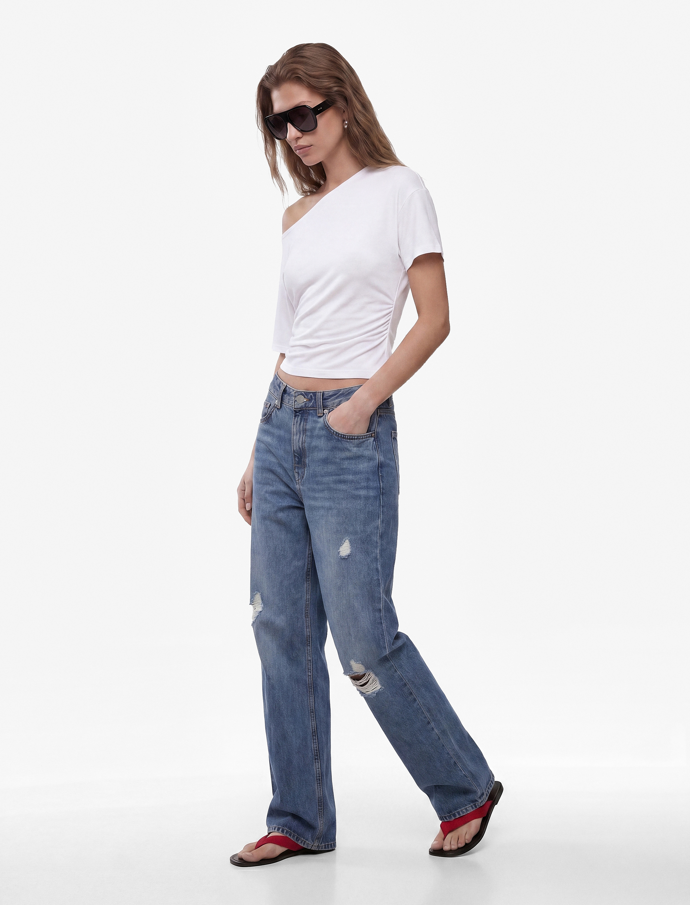   Slim Fit Drape Detaylı Omzu Açık Kayık Yaka Tişört