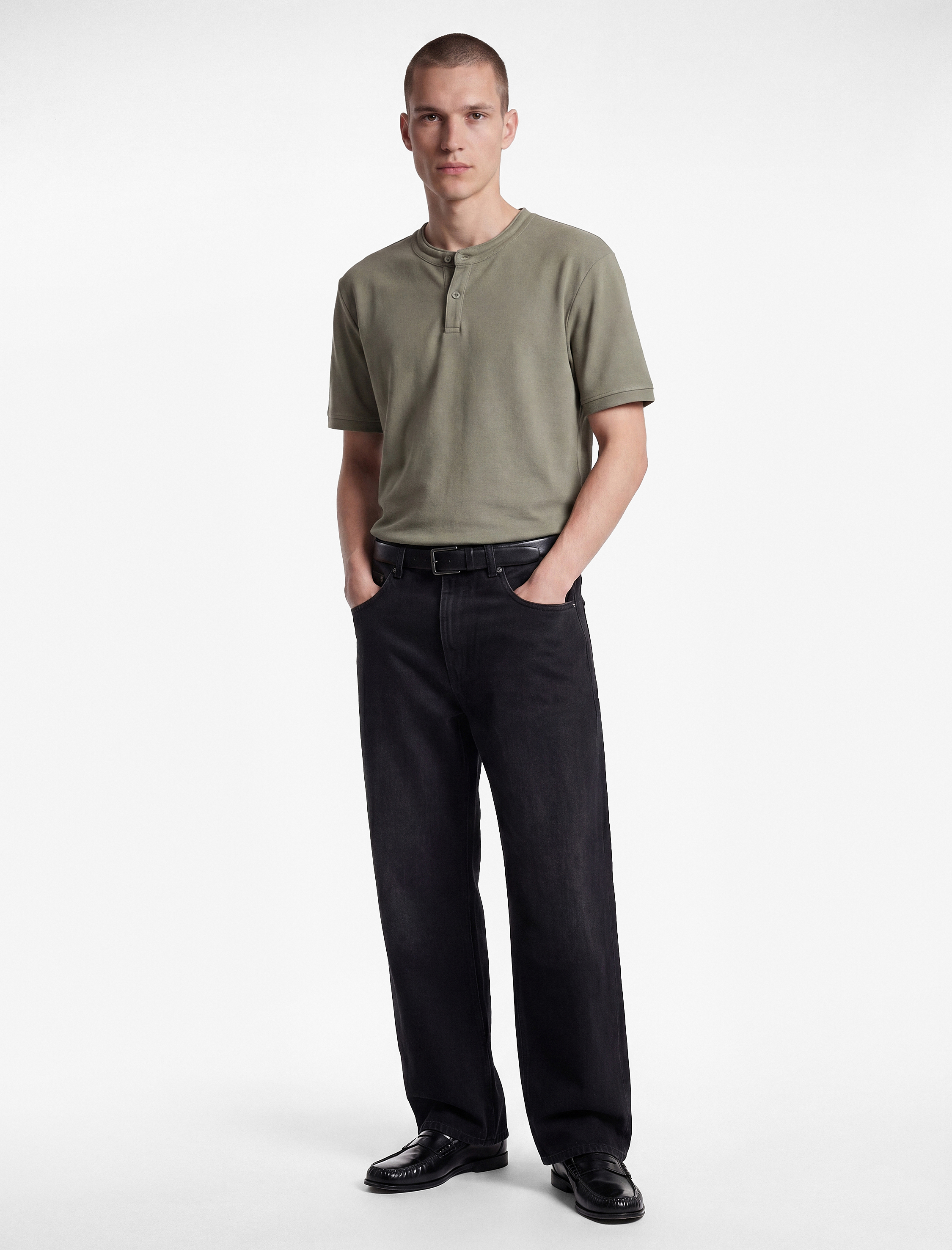   Regular Fit Pamuklu Düğmeli Kısa Kollu Henley Yaka Tişört
