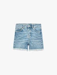Pamuklu Cepli Püsküllü Paça Denim Şort