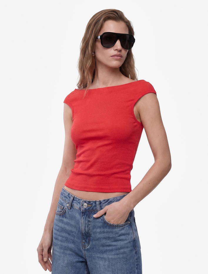  Pamuklu Ribanalı Slim Fit Omzu Açık Madonna Yaka Tişört