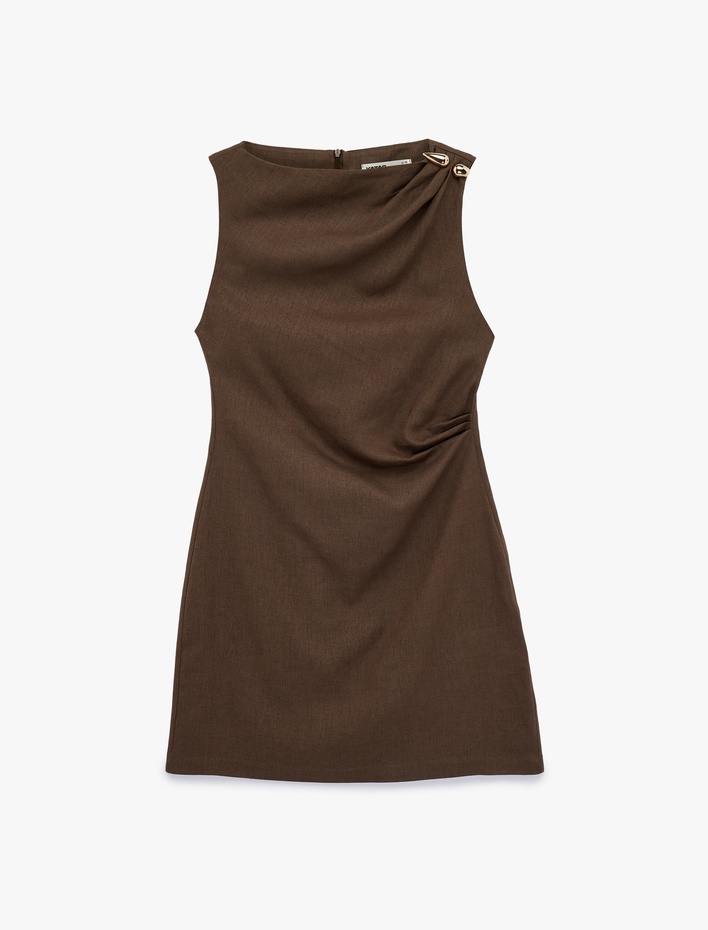  Keten Karışımlı Slim Fit Drapeli Yuvarlak Yaka Metal Aksesuarlı Kolsuz Mini Elbise