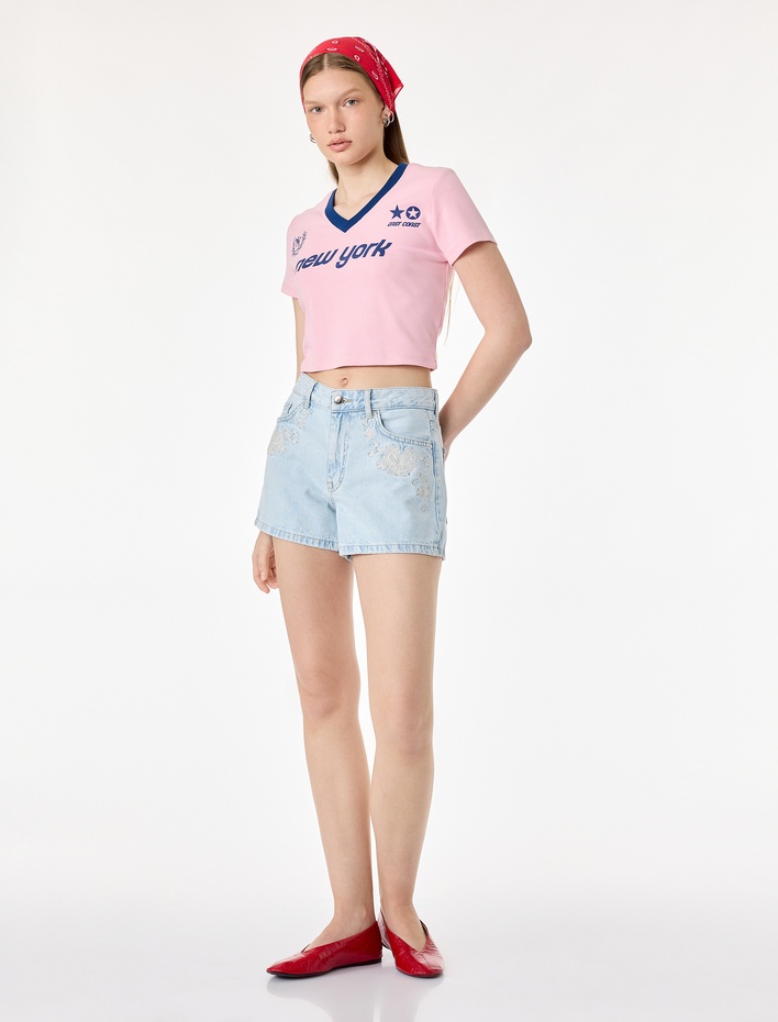 Pamuklu Nakış Detaylı Regular Fit Mini Denim Şort