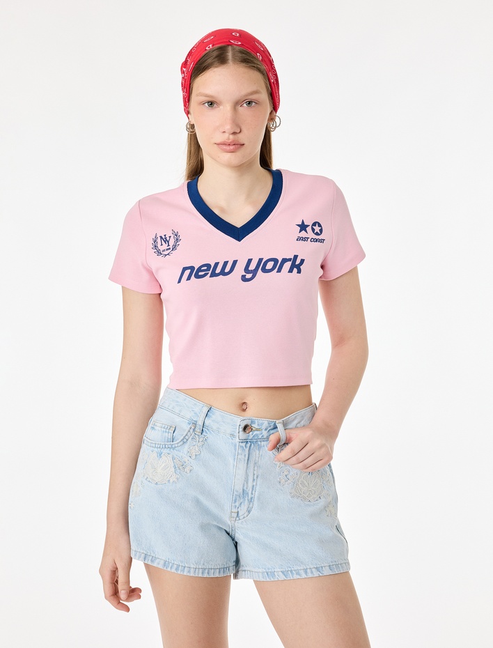  Pamuklu Nakış Detaylı Regular Fit Mini Denim Şort