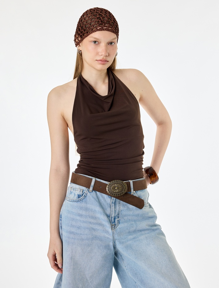  Asimetrik Kesim Slim Fit Drapeli Kolsuz Degaje Yaka Bluz