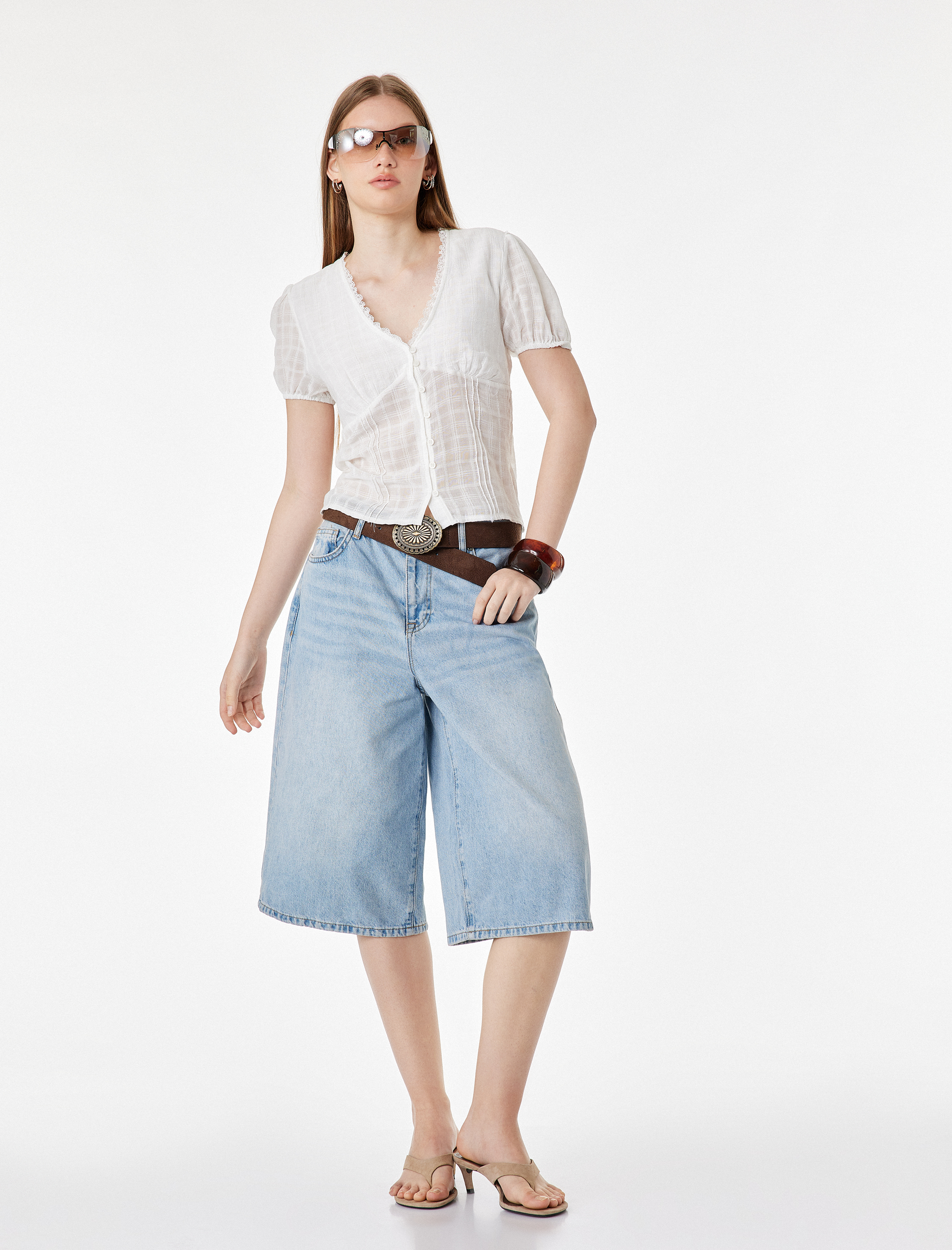   Slim Fit V Yaka Dantel Detaylı Pamuk Viskon Karışımlı Düğmeli Kısa Balon Kol Bluz
