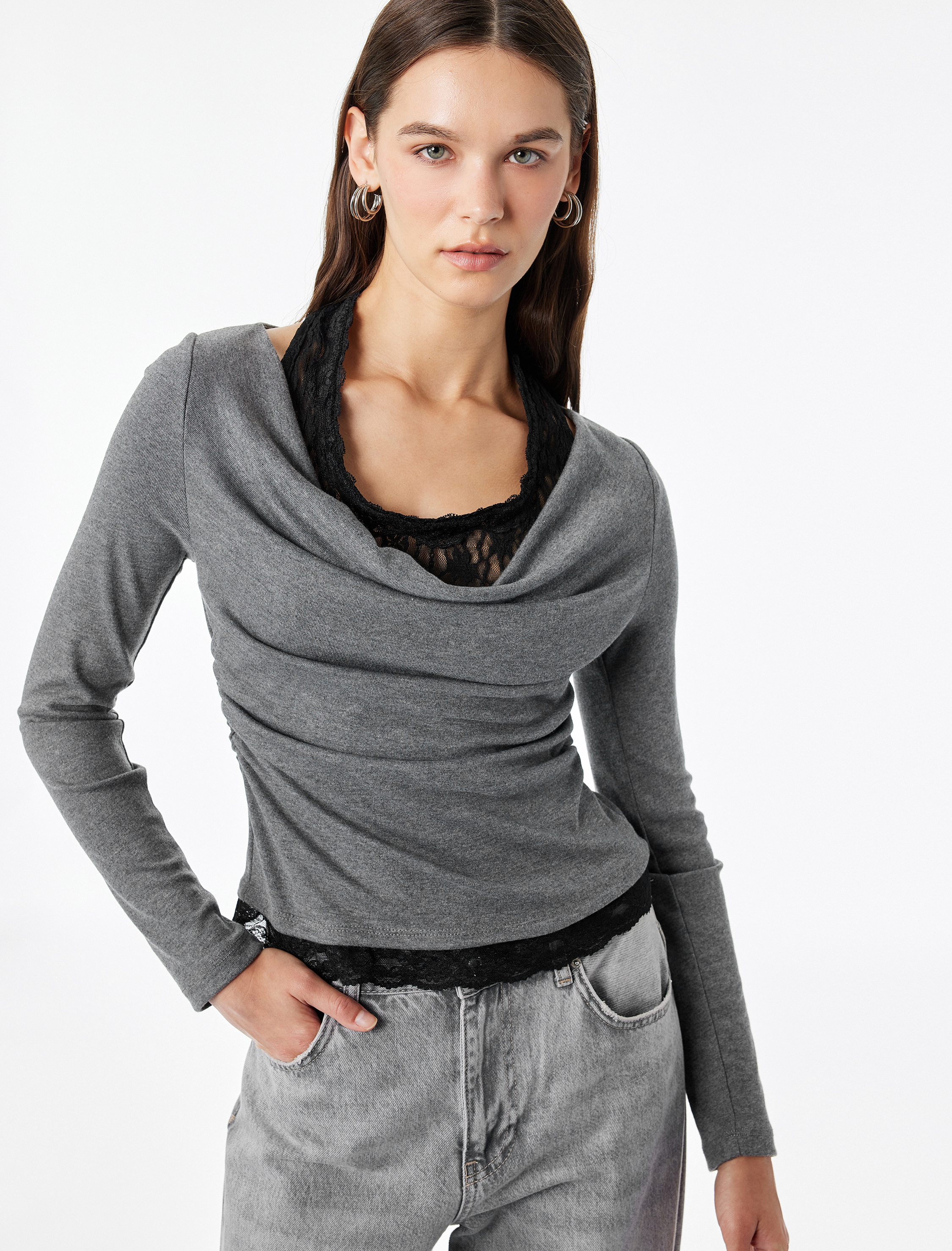   Viskon Karışımlı Slim Fit Uzun Kollu Dantel Detaylı Halter Yaka Tişört