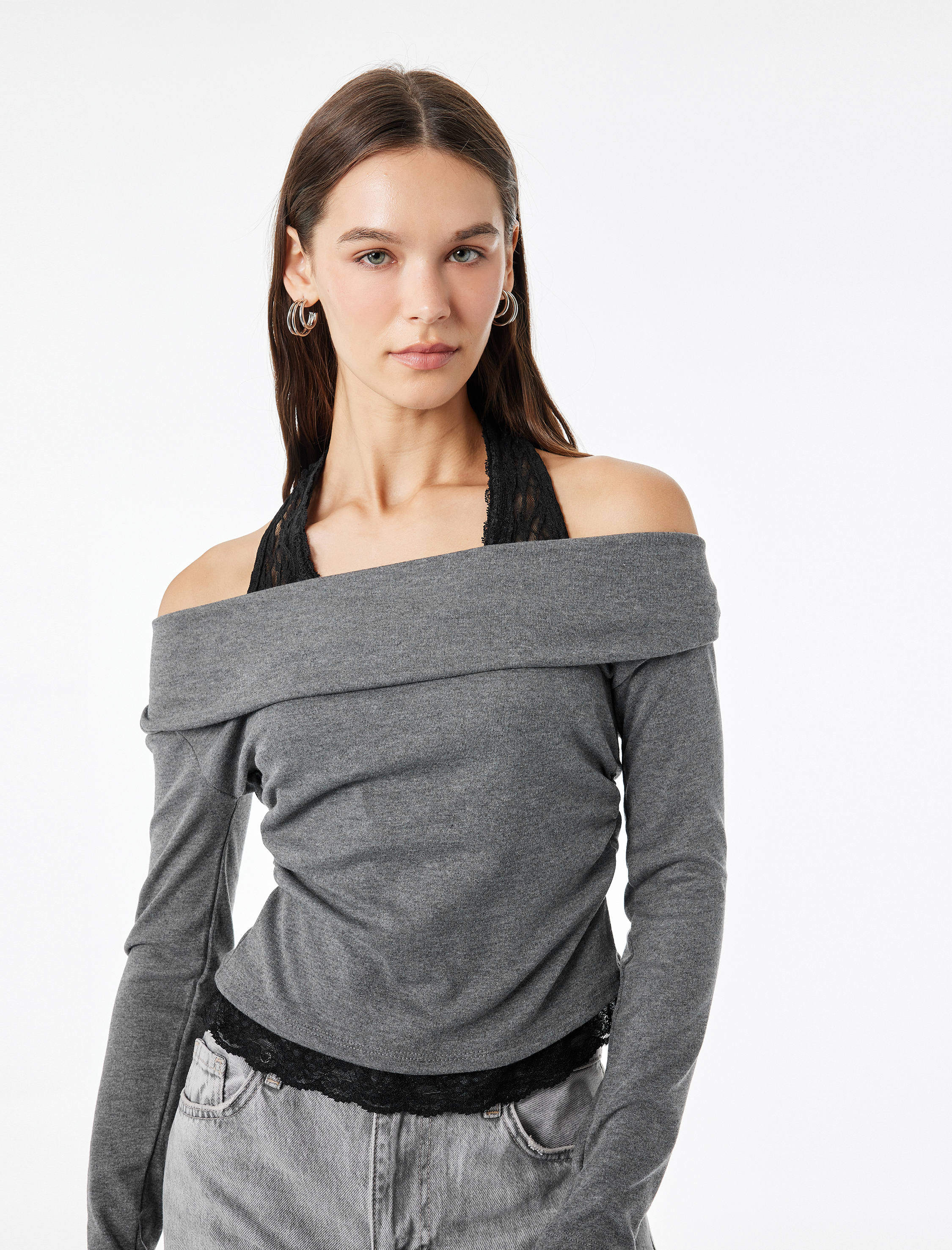   Viskon Karışımlı Slim Fit Uzun Kollu Dantel Detaylı Halter Yaka Tişört
