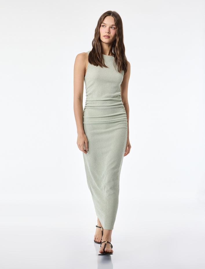  Slim Fit Kolsuz Bisiklet Yaka Viskon Karışımlı Bodycon Drapeli Uzun Elbise