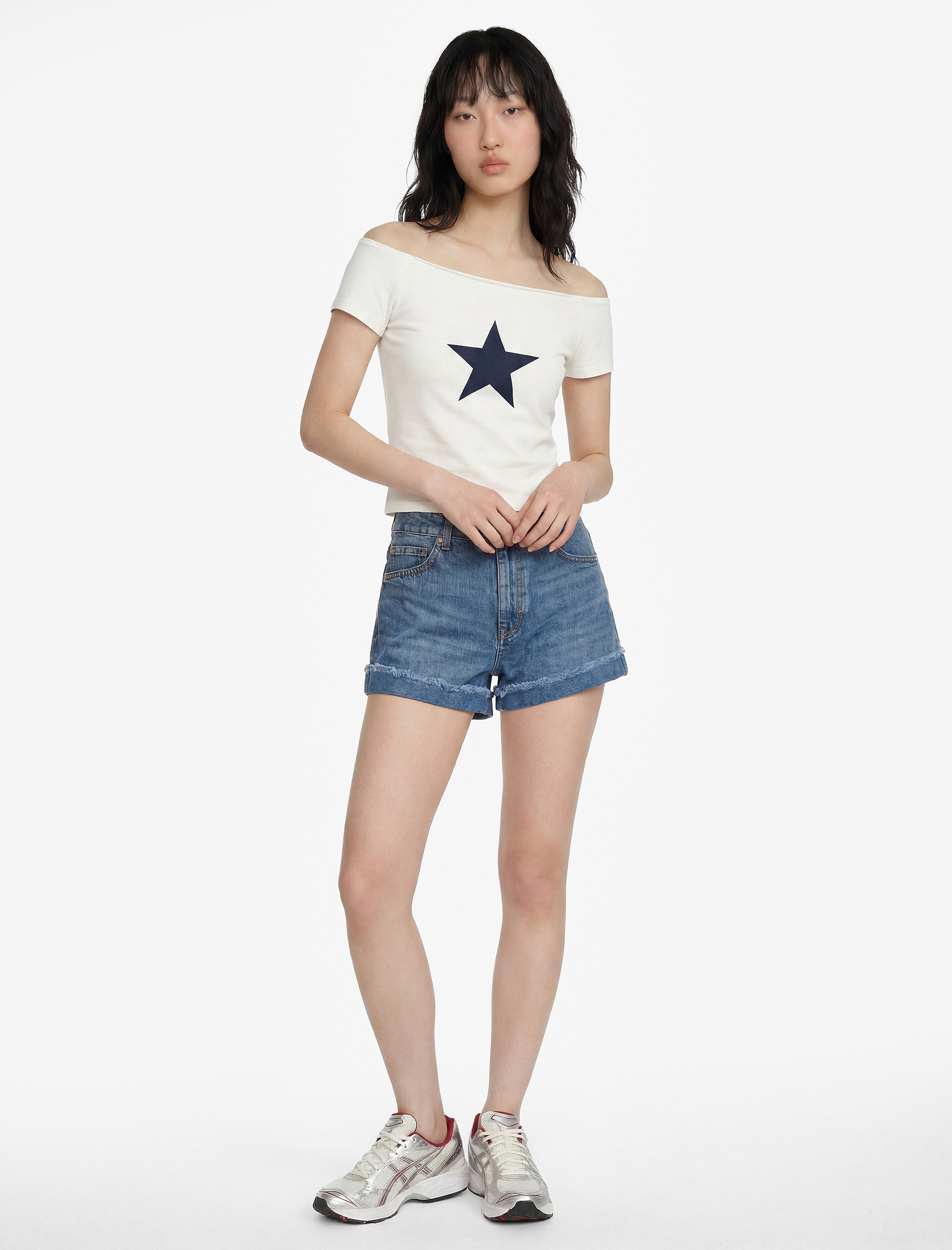   Pamuklu Düğmeli Normal Bel Katlı Paça Mini Denim Şort
