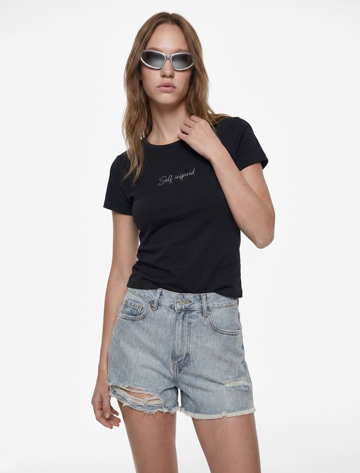  Yüksek Bel Yıpratma Detaylı Taşlı Mini Denim Şort