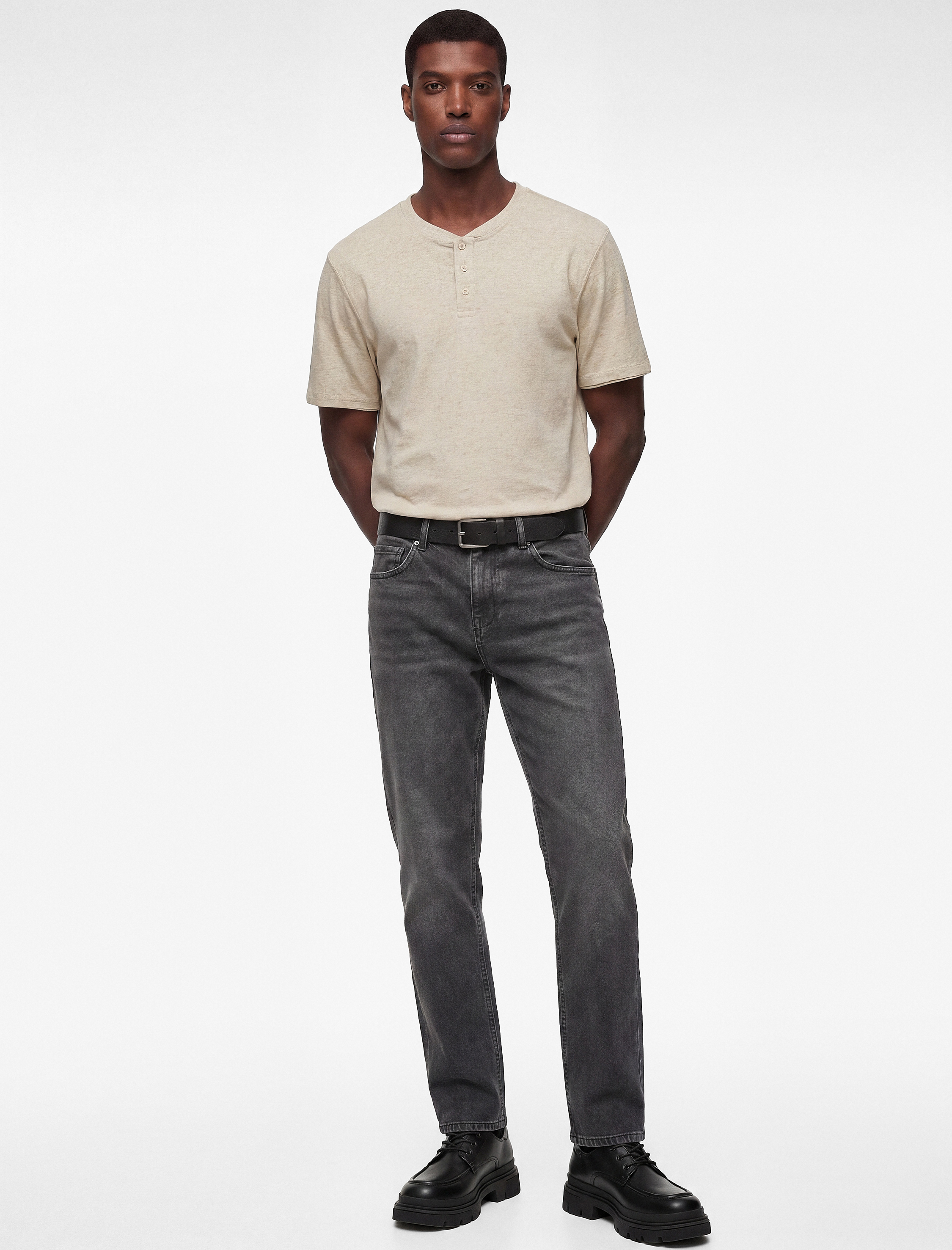   Keten Karışımlı Regular Fit Düğmeli Henley Yaka Kısa Kollu Tişört