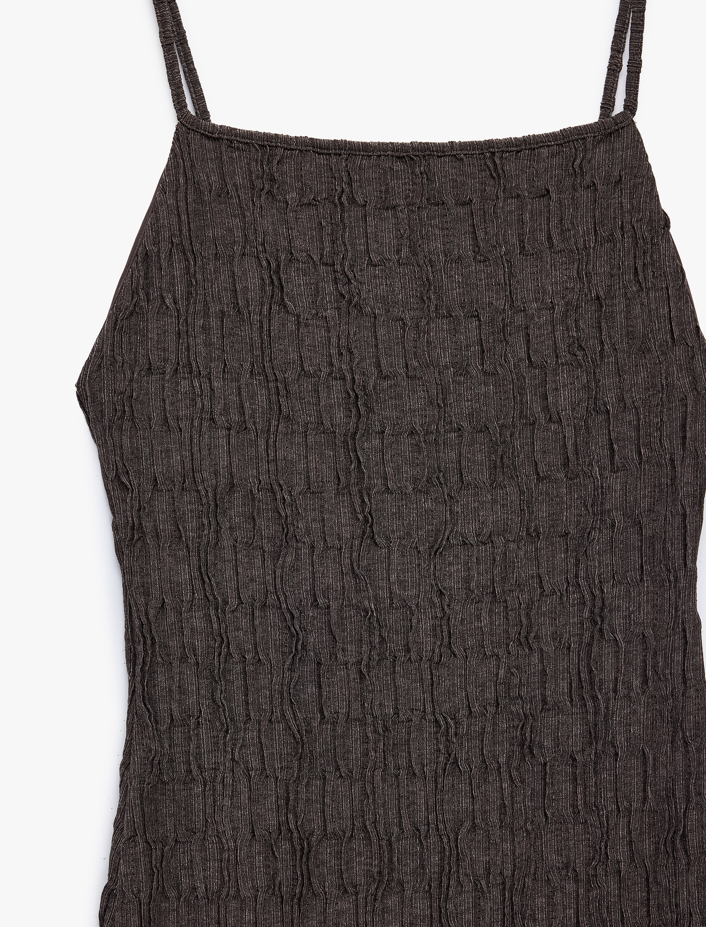   Bürümcük Kumaş Dokulu Yırtmaç Detaylı Kare Yaka Slim Fit Askılı Midi Elbise
