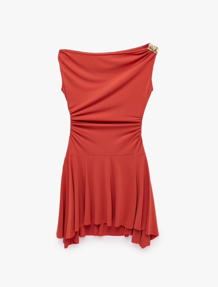  Koton X Melis Ağazat - Slim Fit Aksesuar Detaylı Asimetrik Kesim Tek Omuz Mini Elbise