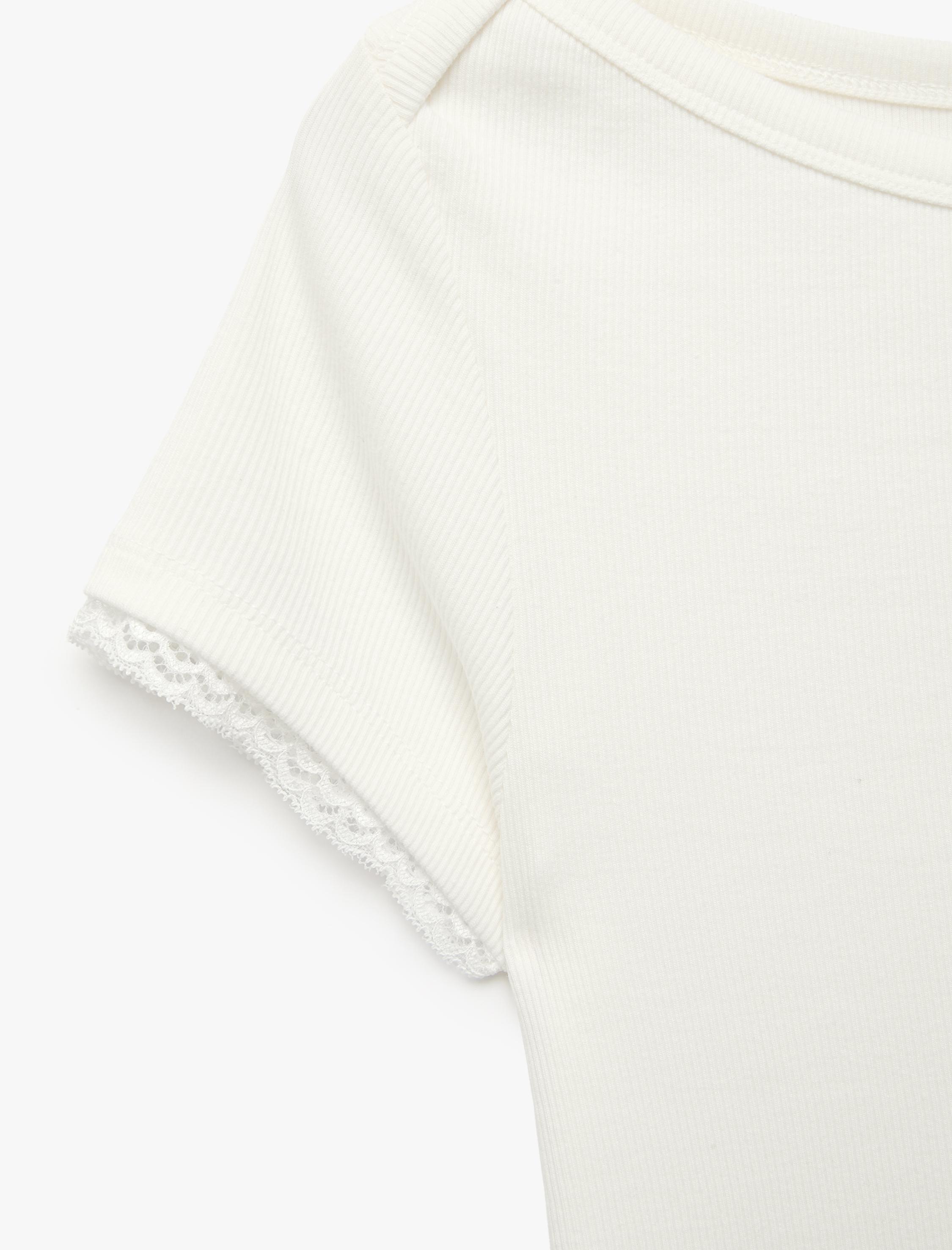   Pamuklu Slim Fit Dantel Detaylı Kısa Kollu Kayık Yaka Tişört